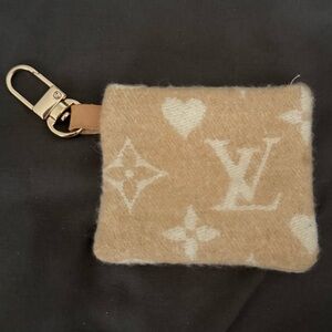 Viral Airpod Monogram Holder